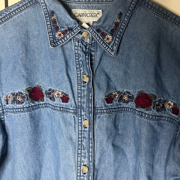 Vintage Embroidered Cabincore “Mom” Button-Down / Denim, Embroidered Florals - Picture 4 of 4